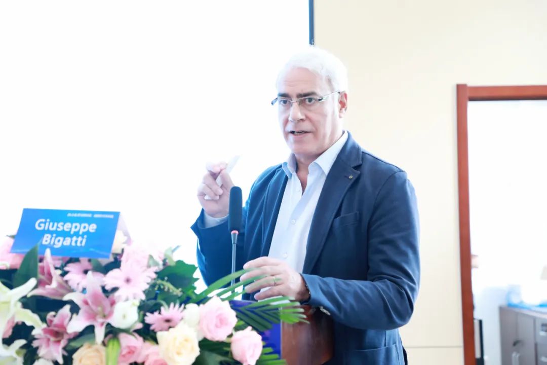 1688344175360497.jpg 1688344175360497.jpg