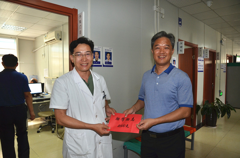 1504141461253415.jpg 金秋助學(xué) 曲勇_副本.jpg